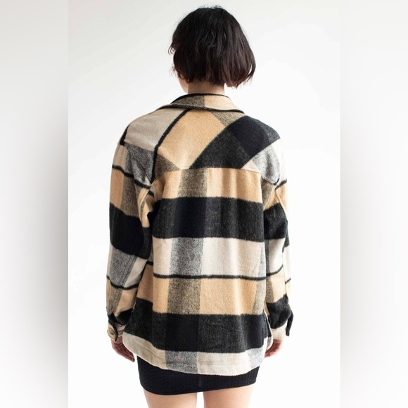 Oversized Shacket - Picture 2 of 4